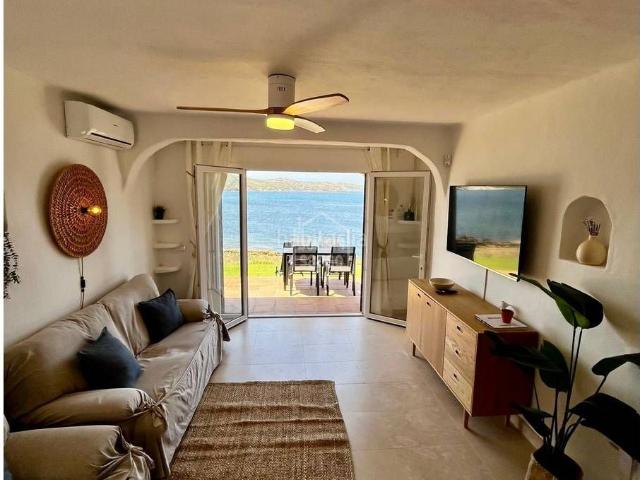 Apartamento en venta en Baleares Es Mercadal, Playas de Fornells. Fantástico apartamento en primera línea de mar, Playas de Fornells, Menorca. Apartamentos Es.