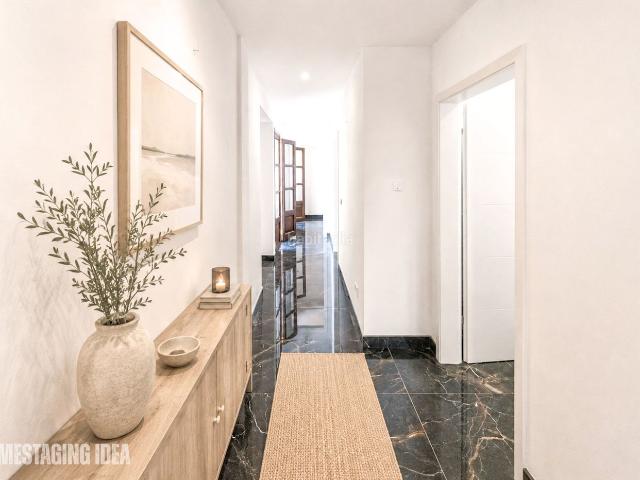 Apartamento en venta en Baleares Felanitx, Felanitx Poble. Piso con una elegante combinación de estilos moderno y rústico, con terraza, junto al ayuntamiento de Felanitx. Apartamentos.