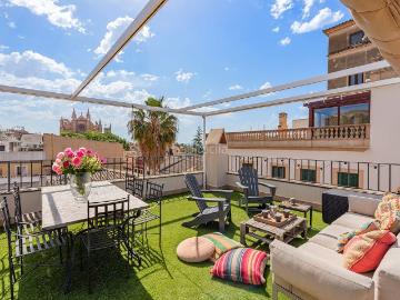 Apartamento en venta en Baleares Palma de Mallorca, Es Puig de Sant Pere. Ático de lujo con vistas panorámicas en venta en el casco antiguo de Palma, Mallorca. Apartamentos Palma de.