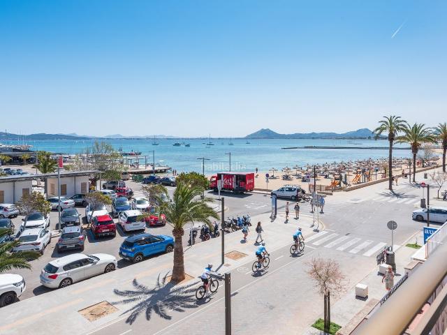 Apartamento en venta en Baleares Pollença, Port de Pollença. Apartamento en primera línea con impresionantes vistas a la bahía en Puerto Pollensa. Apartamentos.