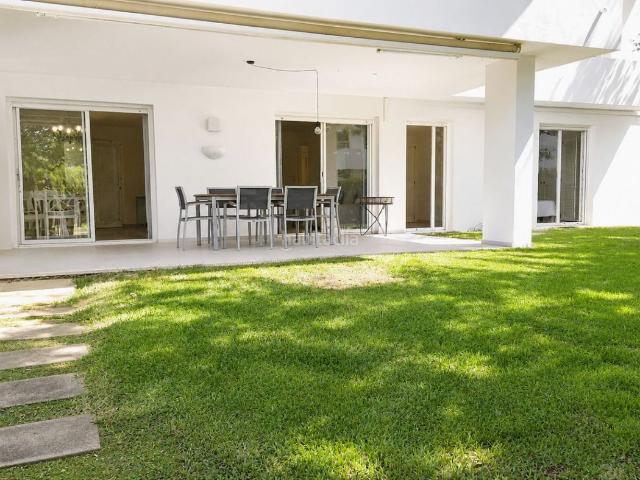 Apartamento en venta en Baleares Pollença, Port de Pollença. Planta baja en Port de Pollença con jardín privado, piscina y parking. Apartamentos.