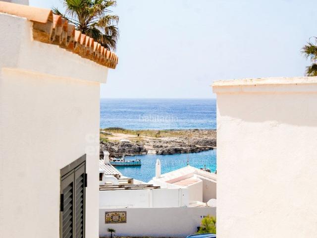 Apartamento en venta en Baleares Sant Lluís, Biniancolla Punta Prima. Apartamento con terraza privada a unos pasos de la cala de Biniancolla. Apartamentos Sant.