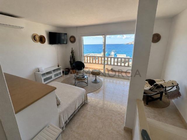 Apartamento en venta en Baleares Sant Lluís, S´Algar Alcaufar. Casa en primera línea con impresionantes vistas al mar y la Isla del Aire. Apartamentos Sant.