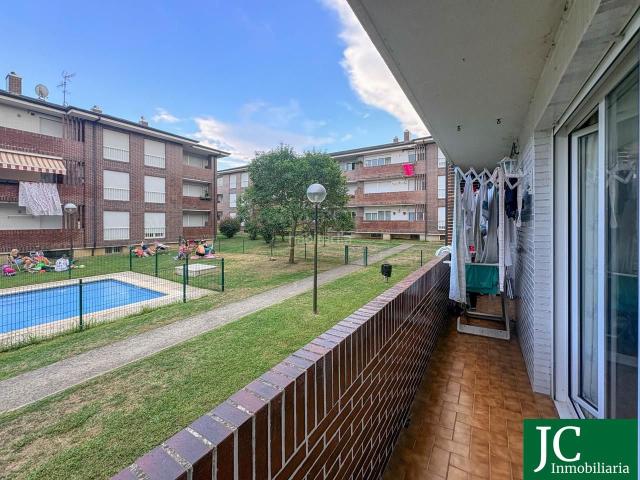 Planta baja en venta en Bárcena de Cicero. 2 HABITACIONES2 BAÑOS PISCINA PLAZA TRASTERO. Plantas bajas Bárcena de.