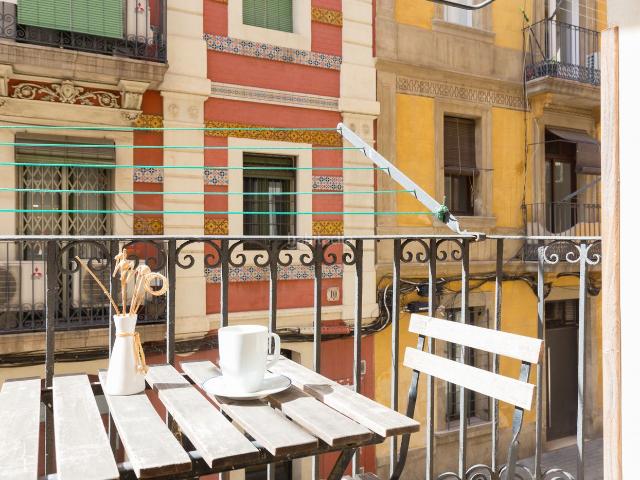 Apartamento en venta en Barcelona, Barceloneta. Piso en venta de 35 m² con balcón exterior en el núcleo de la Barceloneta. Apartamentos.