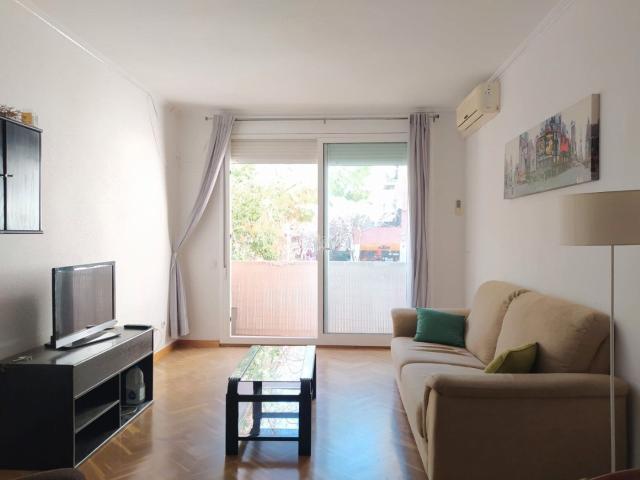 Apartamento en venta en Barcelona, Barri de les Corts. AMPLO, LES CORTS, patio. Apartamentos.