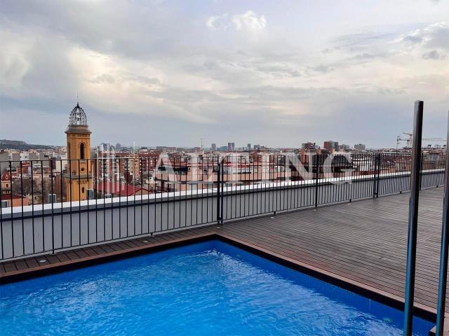 Piso en venta en Barcelona, Barri de les Corts. Elegante piso en finca semi nueva con terraza en calle Can Segalar, junto al centro comercial LIlla Diagonal. Pisos.