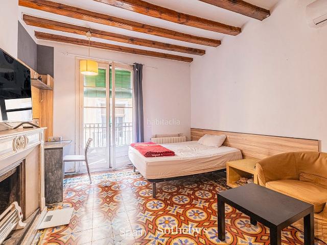 Apartamento en venta en Barcelona, Gòtic. Gran propiedad de 242 m2 con mucho carácter en el Gótico. Apartamentos.