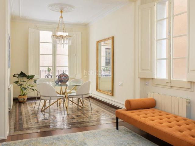 Apartamento en venta en Barcelona, Gòtic. ELEGANCIA HISTÓRICA Y LUZ NATURAL EN EL CORAZÓN DEL BARRIO GÓTICO. Apartamentos.