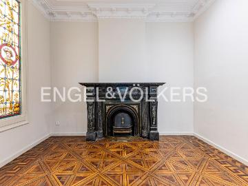 Piso en venta en Barcelona, Gòtic. Exclusiva joya con terraza soleada. Pisos.