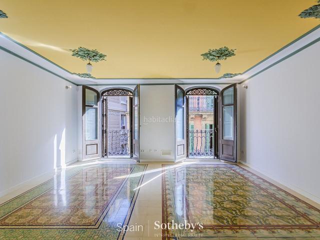 Apartamento en venta en Barcelona, Gòtic. Increíble propiedad modernista renovada en el corazón de Barcelona. Apartamentos.