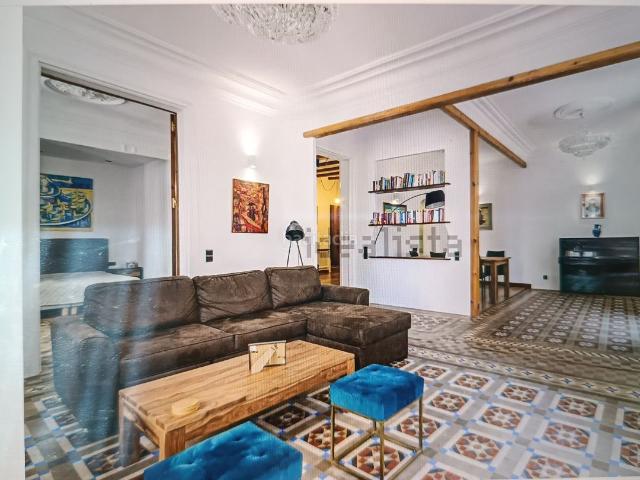 Apartamento en venta en Barcelona, Gòtic. Vivienda con carácter histórico. Apartamentos.