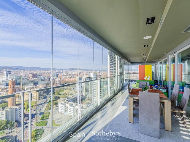 Apartamento en venta en Barcelona, Diagonal Mar i el Front Marítim del Poblenou. Apartamento familiar con vistas espectaculares al mar y a Barcelona. Apartamentos.