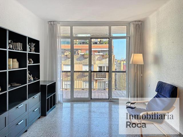 Apartamento en venta en Barcelona, El Camp de l´Arpa del Clot. B3 Apartamento 4 habitaciones en Carrer Industria. Apartamentos.