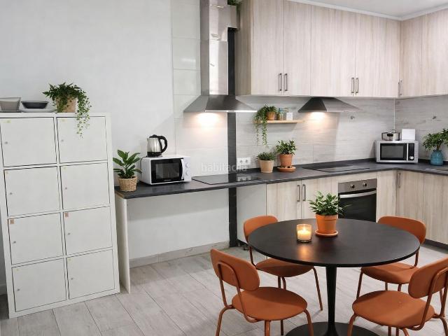 Apartamento en venta en Barcelona, El Camp de l´Arpa del Clot. Oportunidad de Inversión en Barcelona Local Comercial y Vivienda Mixta. Apartamentos.