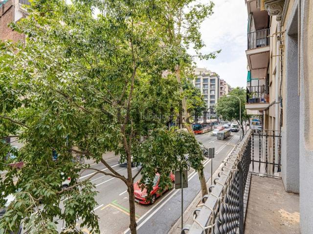 Apartamento en venta en Barcelona, El Camp de l´Arpa del Clot. Vivienda de diseño vanguardista e industrial. Apartamentos.