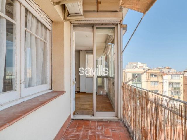 Apartamento en venta en Barcelona, L´Antiga Esquerra de l´Eixample. Piso a reformar alto y luminoso al lado del Hospital Clínic. Apartamentos.