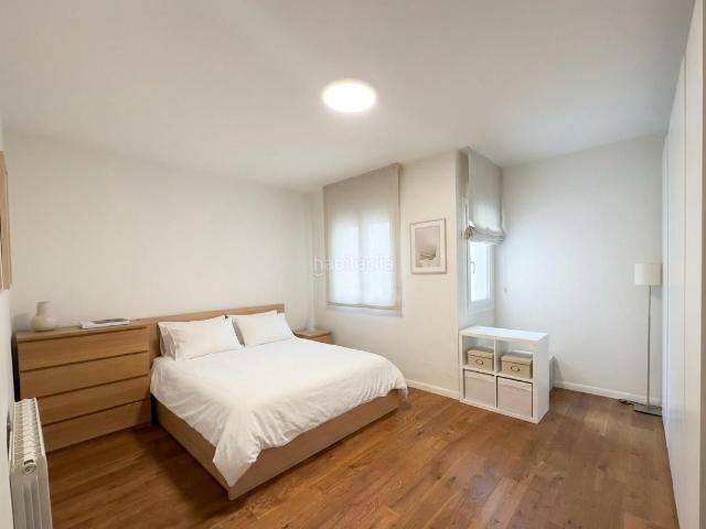 Apartamento en venta en Barcelona, La Bordeta. Espectacular piso reformado con balcón La Bordeta, Sants Particular a particular. Apartamentos.