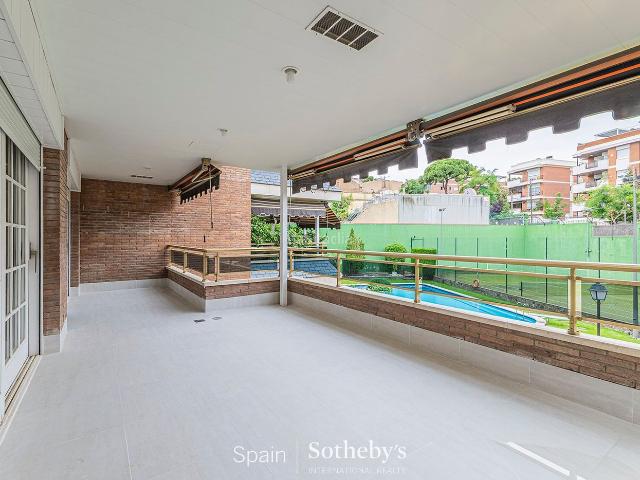 Apartamento en venta en Barcelona, La Font d´en Fargues. Exclusivo apartamento con terraza en prestigiosa comunidad privada de Barcelona. Apartamentos.