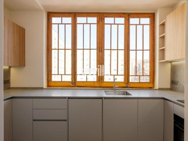 Apartamento en venta en Barcelona, La Nova Esquerra de l´Eixample. Piso luminoso en venta en Eixample. Apartamentos.