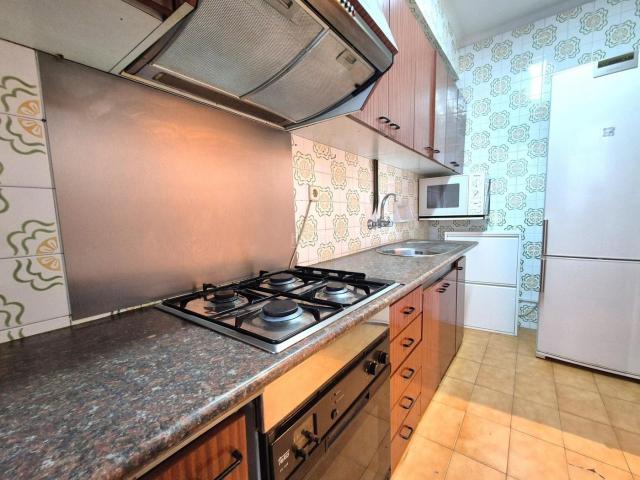 Apartamento en venta en Barcelona, Sant Andreu de Palomar. Amplio Piso de 71 m2 con vistas a la Rambla. Apartamentos.