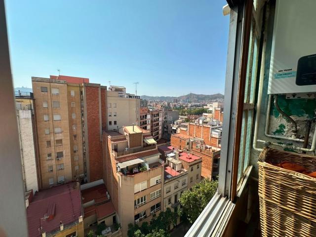 Apartamento en venta en Barcelona, Sant Andreu de Palomar. Piso en venta en carrer de concepcion arenal 194. Apartamentos.
