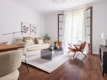 Apartamento en venta en Barcelona, Sant Antoni. ELEGANTE PISO REFORMADO CON TERRAZA PRIVADA EN SANT ANTONI EIXAMPLE. Apartamentos.
