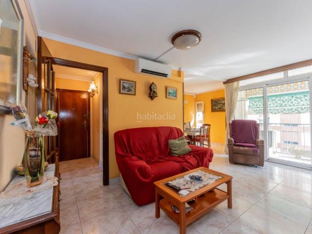 Apartamento en venta en Barcelona, Sant Martí de Provençals. Totalmente Exterior con Ascensor y Balcón. Apartamentos.