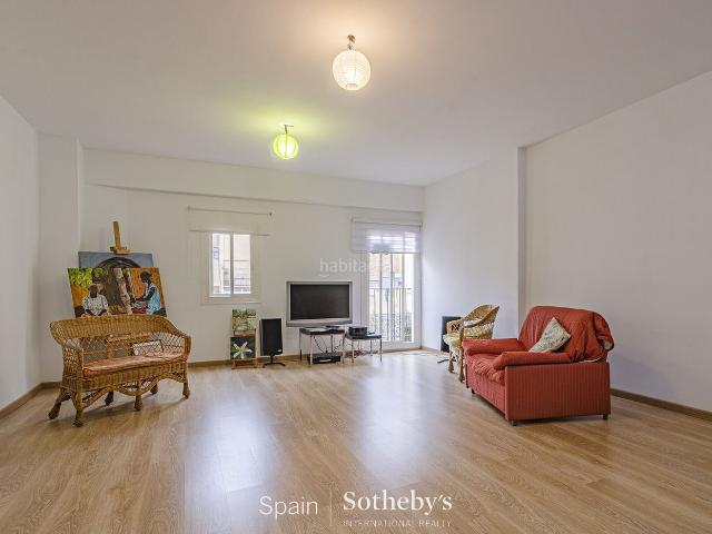 Apartamento en venta en Barcelona, St. Pere Sta. Caterina El Born. Apartamento a reformar con terraza en El Born de Barcelona. Apartamentos.