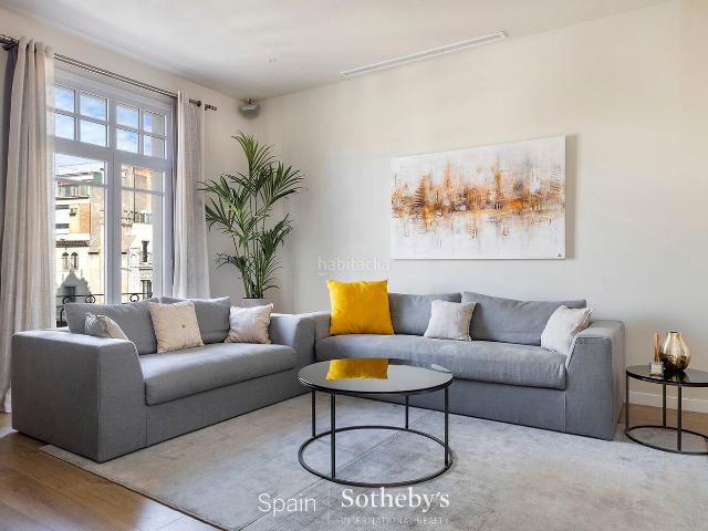 Apartamento en venta en Barcelona, St. Pere Sta. Caterina El Born. Moderno apartamento en piso alto con vistas al mar y al puerto. Apartamentos.