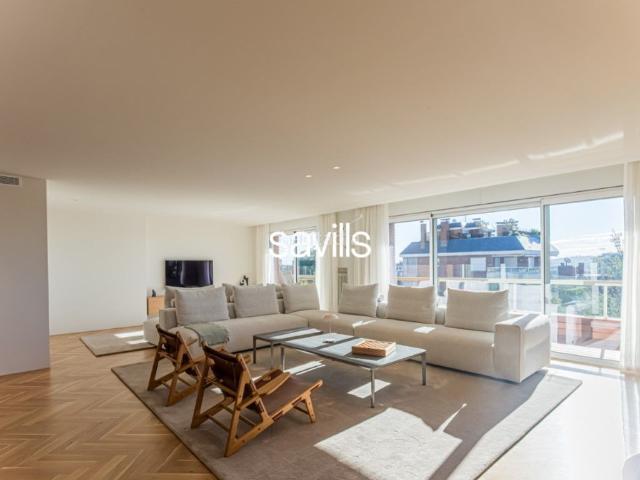 Apartamento en venta en Barcelona, Pedralbes. Exclusivo piso reformado en Pedralbes. Apartamentos.