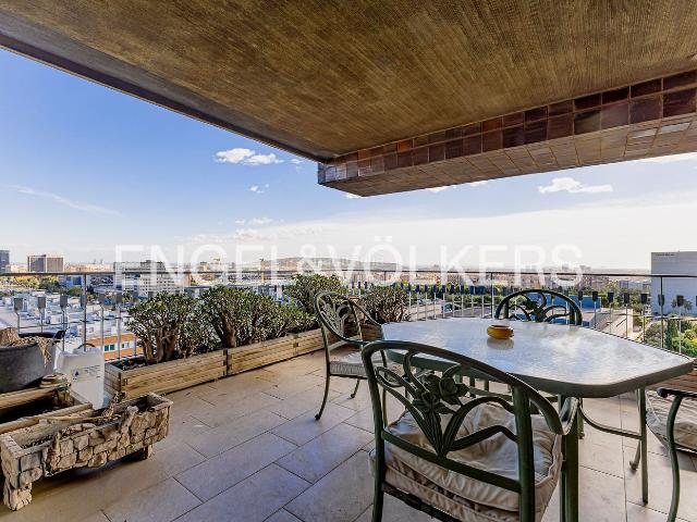 Piso en venta en Barcelona, Pedralbes. Espectacular piso alto con vistas panorámicas. Pisos.