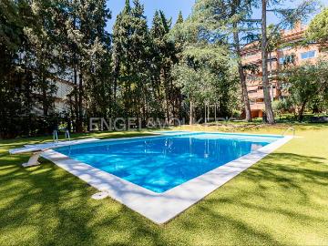 Piso en venta en Barcelona, Sarrià. Fantástica planta baja con piscina comunitaria en Pedralbes. Pisos.