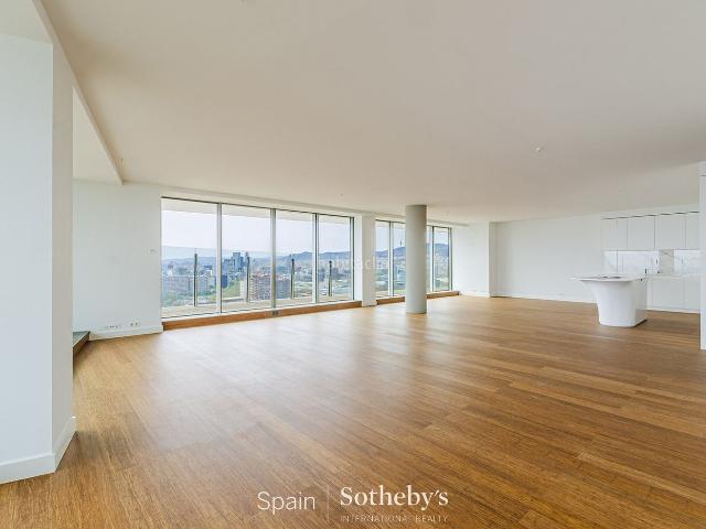 Apartamento en venta en Barcelona, Provençals del Poblenou. Un lujoso apartamento en un edificio histórico con vistas al mar, 4 dormitorios, 386 m, en el centro de la ciudad. Apartamentos.