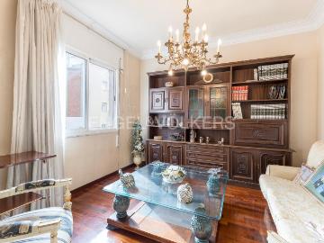 Piso en venta en Barcelona, Putget Farró. FINCA REGIA EN EL EJE COMERCIAL DEL PUTXET. Pisos.