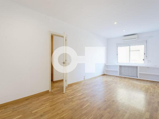 Apartamento en venta en Barcelona, Putget Farró. PISO REFORMADO 3 HABITACIONES SUITE CON VESTIDOR FINCA CON CONSERJE ASCENSOR SARRIÀSANT GERVASI JUNTO PLAZA KENNEDY. Apartamentos.