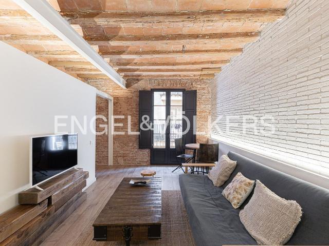 Piso en venta en Barcelona, Raval. Espectacular piso de diseño en finca histórica completamente rehabilitada. Pisos.
