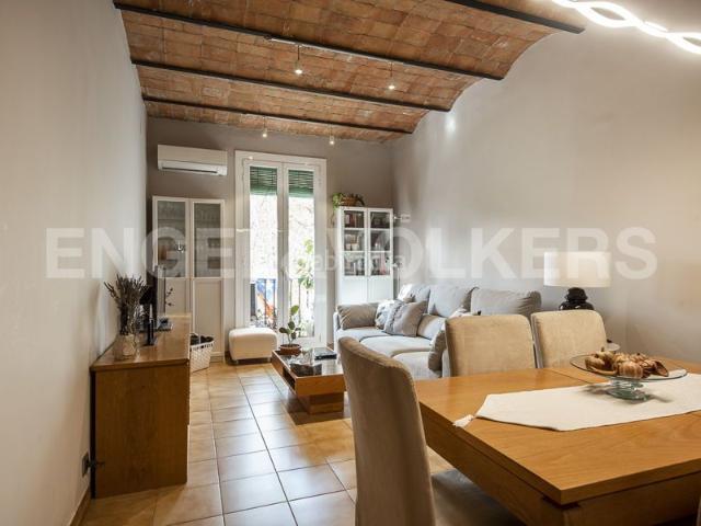 Piso en venta en Barcelona, Raval. Maravillosa vistas a la Rambla del Raval. Pisos.
