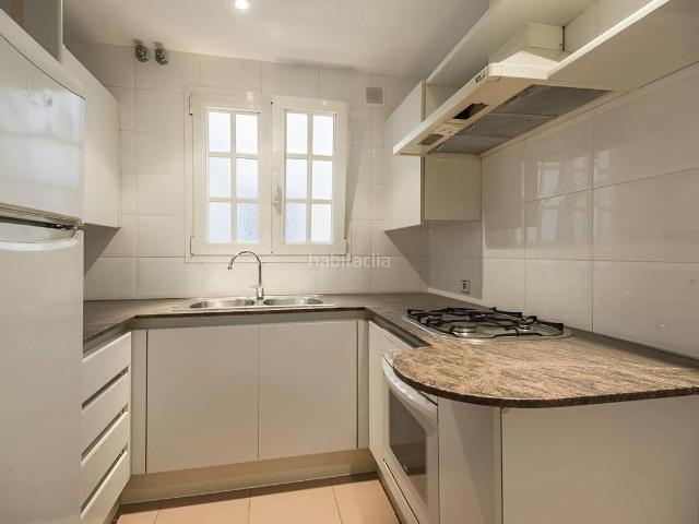 Apartamento en venta en Barcelona, Vallcarca Penitents. Luminoso apartamento reformado con balcón y terraza en Vallcarca Barcelona. Apartamentos.