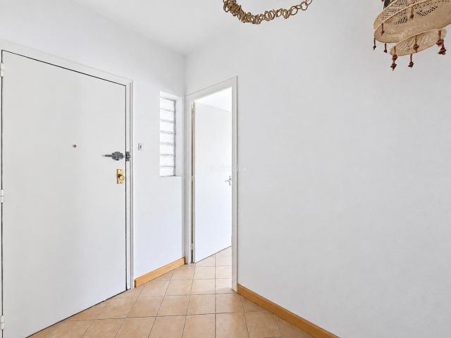 Apartamento en venta en Barcelona, Vallcarca Penitents. Piso exterior para reforma integral en El Putxet i el Farró. Apartamentos.