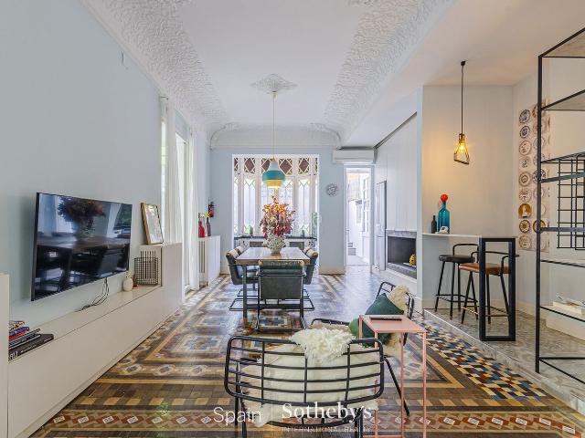 Apartamento en venta en Barcelona, Vila de Gràcia. Fantástico apartamento con gran terraza y tarjeta turística. Apartamentos.