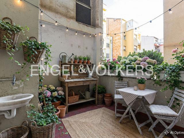Piso en venta en Barcelona, Vila de Gràcia. Piso amplio y luminoso en Gracia. Pisos.