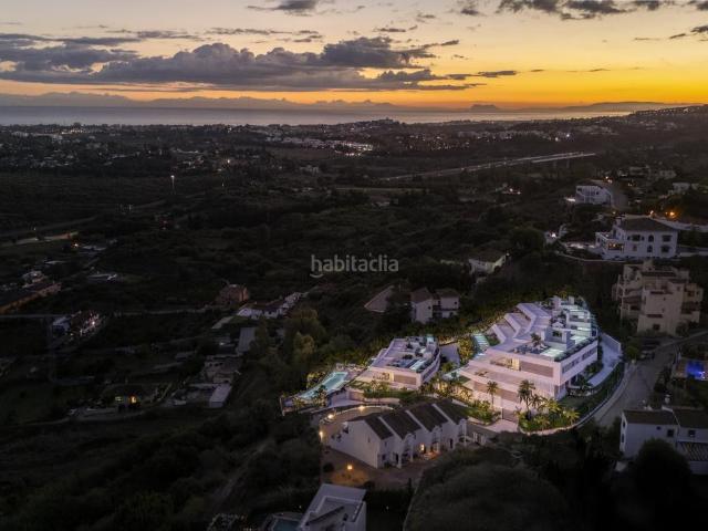 Apartamento en venta en Benahavís, Benahavís pueblo. Apartamento moderno con terraza y jardín privado en una promoción de obra nueva en Benahavís, que ofrece espacios abiertos y servi. Apartamentos.