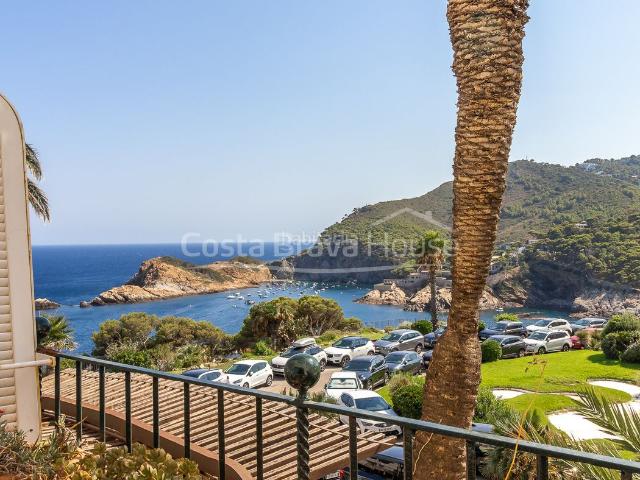 Apartamento en venta en Begur, Aiguafreda Sa Tuna Costa Brava. Apartamento en Cap Sa Sal, Begur, con terraza con vistas al Mediterráneo y aparcamiento privado. Apartamentos.