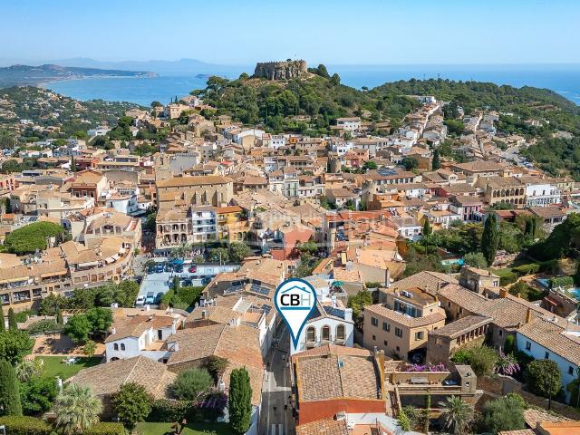 Apartamento en venta en Begur, Begur Costa Brava. Apartamento de obra nueva en venta en el centro histórico de Begur, diseño contemporáneo en una sola planta. Apartamentos.