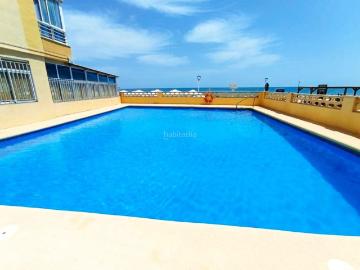 Apartamento en venta en Bellreguard. Vivienda en primera línea con vistas impresionantes al mar. Apartamentos.