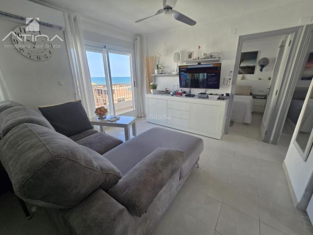 Apartamento en venta en Bellreguard. Despierta cada mañana con el Mediterráneo a tus pies, en primera línea playa Bellreguard. Apartamentos.