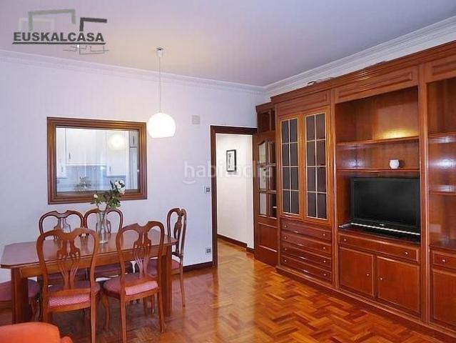 Apartamento en venta en Bilbao, Basurtu. APARTAMENTO PARA ENTRAR A VIVIR. CON BALCÓN, TRASTERO Y GARAJE DIRECTO. Apartamentos.