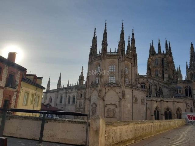Apartamento en venta en Burgos, Casco Antiguo. Exclusivo Apartamento Reformado junto a la Catedral de Burgos Una oportunidad única para vivir o invertir. Apartamentos.