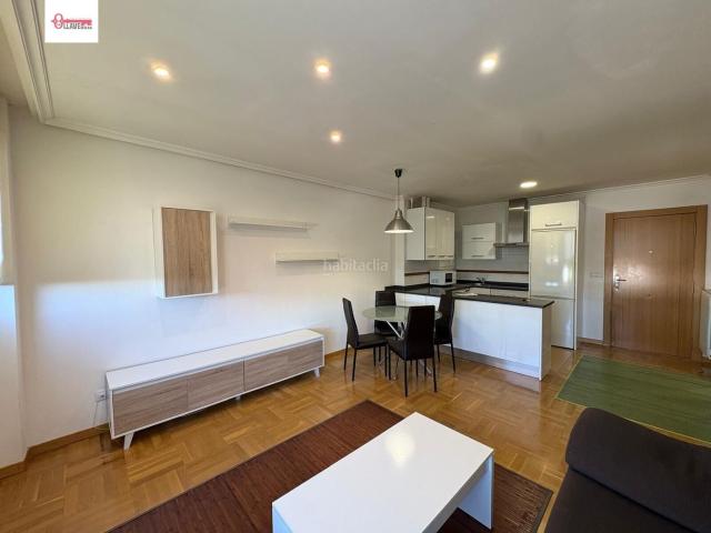 Apartamento en venta en Burgos, Universidad Las Huelgas. Moderno y amplio apartamento Seminuevo en Burgos Ideal para primera vivienda o como inversión. Apartamentos.